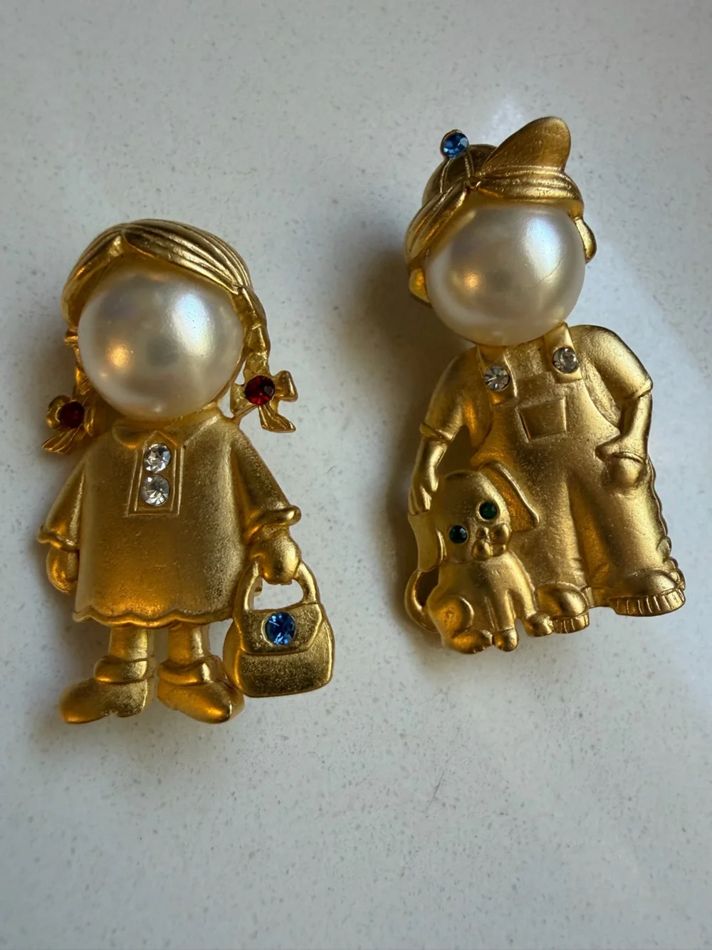 JJ Jonette Vintage Gold Tone Pearl-Faced Girl & Boy with Dog Brooch Set - Picture 1 of 5